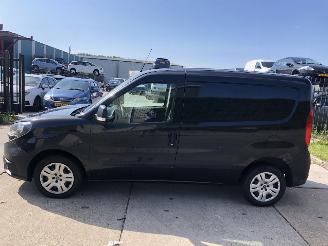 Vaurioauto  commercial vehicles Fiat Doblo 1.6D 6 bak 77kW 2018/9