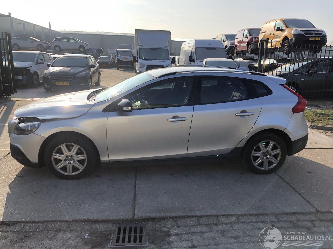 Volvo V-40 Cross Country 1.6 diesel 84kW E5