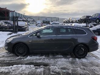 Voiture accidenté Opel Astra 14i turbo 88kW E5 SPORTS TOURER 2011/3