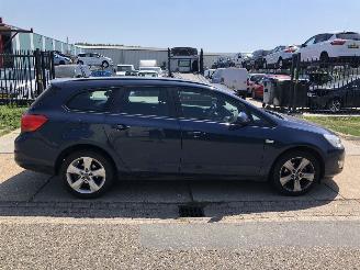 Coche accidentado Opel Astra 14i 103kW E5 Automaat SPORTS TOURER 2011/4