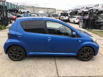 krockskadad bil auto Toyota Aygo Comfort Navigator AIRCO LM VELGEN 2011/5