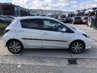 Damaged car Toyota Yaris Hybrid, PANO NAVI LM VELGEN 2013/9