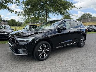 Unfallwagen Volvo Xc-60 R-design / AWD / T6 / Plug-in Hybrid / Panorama dak / 186 KW 2023/2