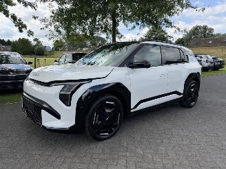 Damaged car Kia EV3 GT-line / 81.4 Kwh / Long Range / Premium Pack / 150 KW 2025/6