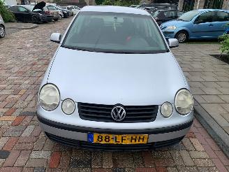 skadebil auto Volkswagen Polo AUTOMAAT 2002/11