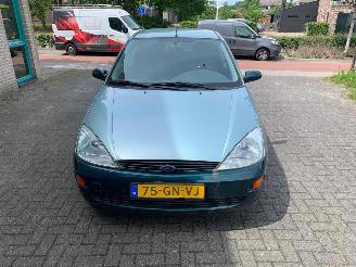 Coche accidentado Ford Focus 1.6 16V 2001/1