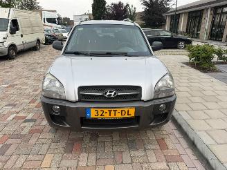 krockskadad bil auto Hyundai Tucson 2.0i ACTIVE 2007/1