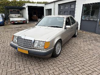 Schadeauto Mercedes 200-serie  1990/1