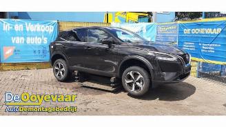 Salvage car Nissan Qashqai Qashqai (J12), SUV, 2021 1.3 DIG-T MHEV 16V 2022/7