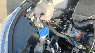 Kia Stonic Kia Stonic Edition 7  lichte rijdende schade ! picture 8