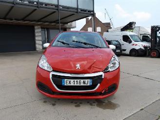 Peugeot 208  picture 2