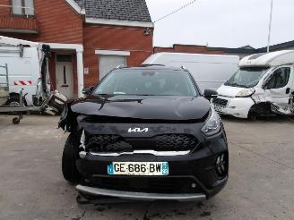 damaged passenger cars Kia Niro 1.6 GDI PLUG IN HY 2022/1