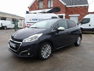 Unfallwagen Peugeot 208 1.2 PURE TECH 2019/9