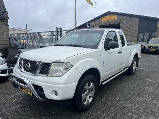 Vaurioauto  commercial vehicles Nissan Navara 2.5 DCI KING CAB 4WD DPF 4X4 2008/9