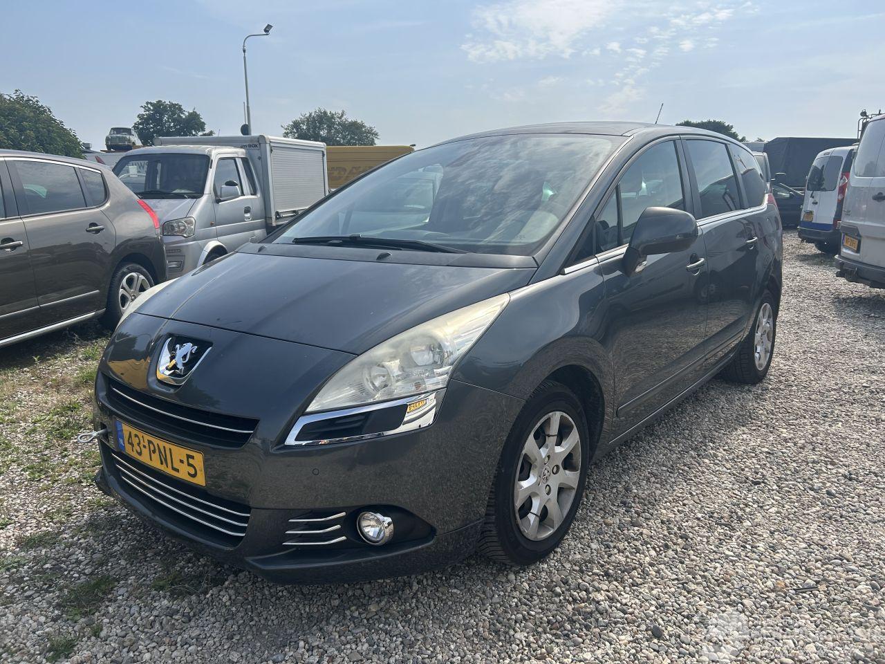 Peugeot 5008 1.6 HDiF Blue Lease 7p