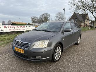 Voiture accidenté Toyota Avensis 2.2 D-4D D-CAT WAGON LINEA LUNA  PRIJS IS INCL. BTW !!!! 2006/1