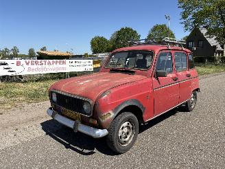 krockskadad bil auto Renault 4 TL 1988/11