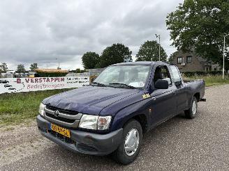 dommages fourgonnettes/vécules utilitaires Toyota Hilux 2.5 D4-D 90 EXTRA open laadbak / pick-up 113.641 km N.A.P. 2005/6
