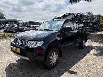 dommages fourgonnettes/vécules utilitaires Mitsubishi L-200 4x4 2.5 DI-D Club Cab Invite 4X4 MOTORSCHADE !!!! 2014/3