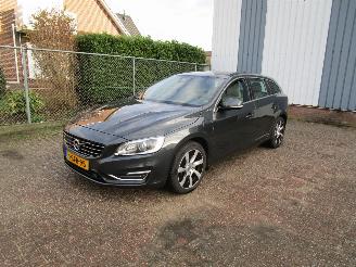Voiture accidenté Volvo V-60 2.4 D6 AWD Schadevrij 2013/9
