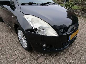 Suzuki Swift Clima Radio/CD Nw Model 5-Drs picture 5