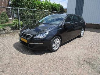 damaged passenger cars Peugeot 308 1.2 Navi Clima 6-Bak 2014/10