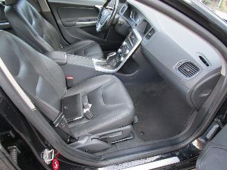 Volvo V-60 2.4 D5 Hybride Navi Clima picture 13