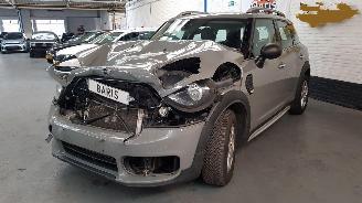 uszkodzony samochody osobowe Mini Countryman 1.5 12V ONE SUV  BENZ 1.499CC 75KW 102PK 2017/11