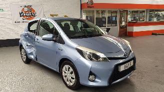 krockskadad bil auto Toyota Yaris 1.5 16V HYBRID AUT  ELEKTRISCH-BENZ 1.497CC 74KW 101PK 2014/1