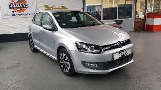Schadeauto Volkswagen Polo 1.0 TSI 12V BLUEMOTION  BENZ 999CC 70KW 95PK 2015/10