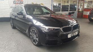Damaged car BMW 5-serie 530i XDRIVE 2.0 TWINPOWER TURBO 16V COMBI BENZ 1.998CC 185KW 252PK 4x4 2019/4