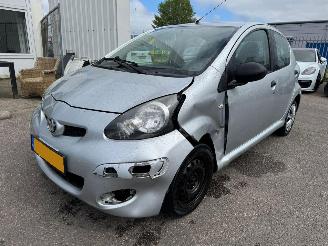 krockskadad bil auto Toyota Aygo 1.0-12V Access 2011/2