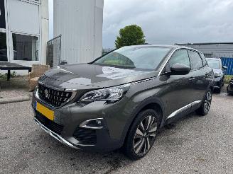 Unfallwagen Peugeot 3008 1.2 AUTOMAAT PureTech Blue Lease Premium 2020/5