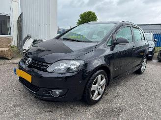 Schadeauto Volkswagen Golf plus 1.6 TDI Highline 2009/11
