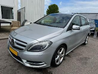 Schadeauto Mercedes B-klasse 180 AUTOMAAT Ambition 2014/3