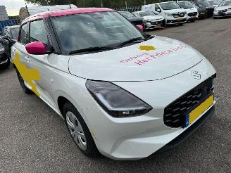 skadebil auto Suzuki Swift 1.2 Comfort Smart Hybrid 2025/11