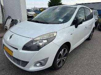 krockskadad bil auto Renault Grand-scenic 1.4 TCe Bose 2011/8