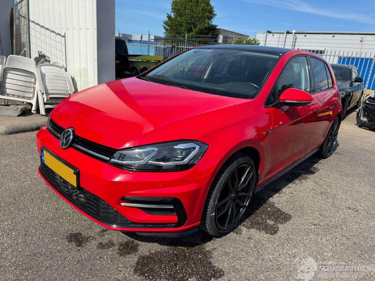 Volkswagen Golf 1.0 TSI Highline Business R PANORAMADAK