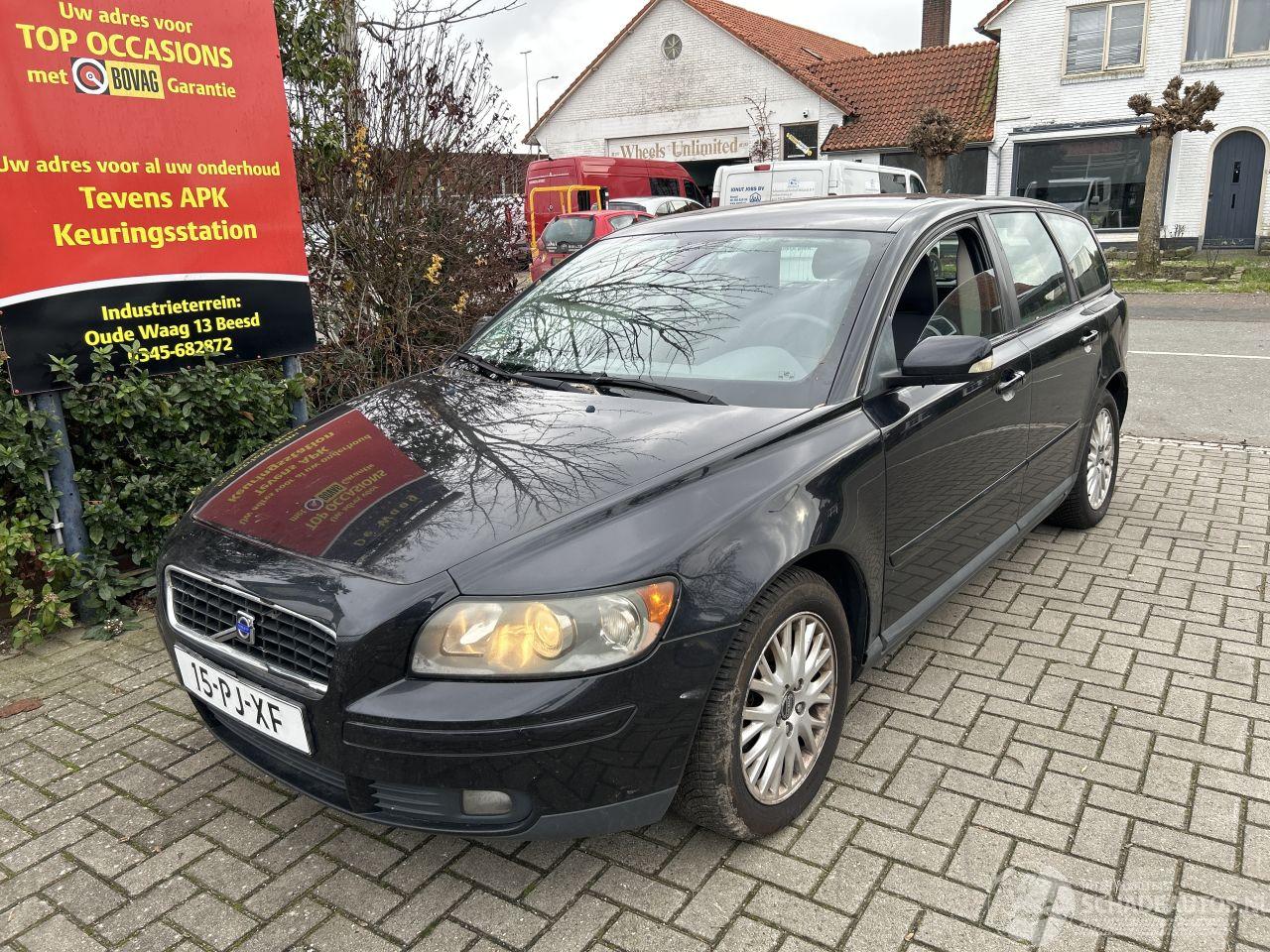 Volvo V-50 2.4 MOMENTUM
