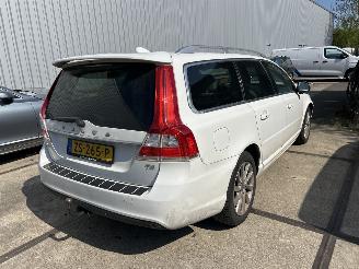 krockskadad bil auto Volvo V-70 1.6 T4 KINETIC 2013/10