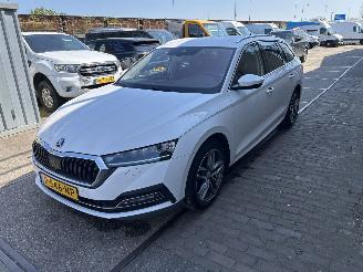 skadebil auto Skoda Octavia 1.0 e-TSI BUSINESS EDITION PLUS 2022/5