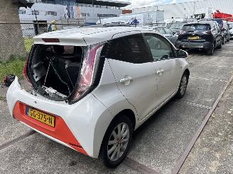 Toyota Aygo 1.0 VVT-I X-PLAY picture 2