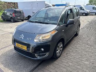 Vaurioauto  passenger cars Citroën C3 picasso 1.4 VTI AURA 2010/5