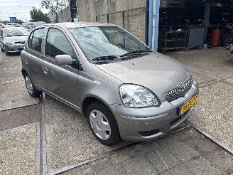 uszkodzony samochody osobowe Toyota Yaris 1.3  16V    VVT-I 2004/5