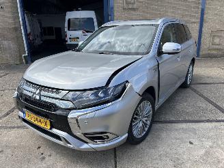 Avarii autoturisme Mitsubishi Outlander 2.4 PHEV INTENSE + 2019/2
