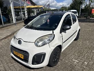 Voiture accidenté Citroën C1 1.0 COLLECTION 2013/1