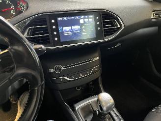 Peugeot 308 1.6 BlueHDI Blue Lease Executive picture 21