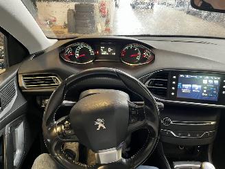 Peugeot 308 1.6 BlueHDI Blue Lease Executive picture 19