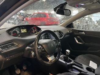 Peugeot 308 1.6 BlueHDI Blue Lease Executive picture 17