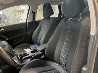 Peugeot 308 1.6 BlueHDI Blue Lease Executive picture 15